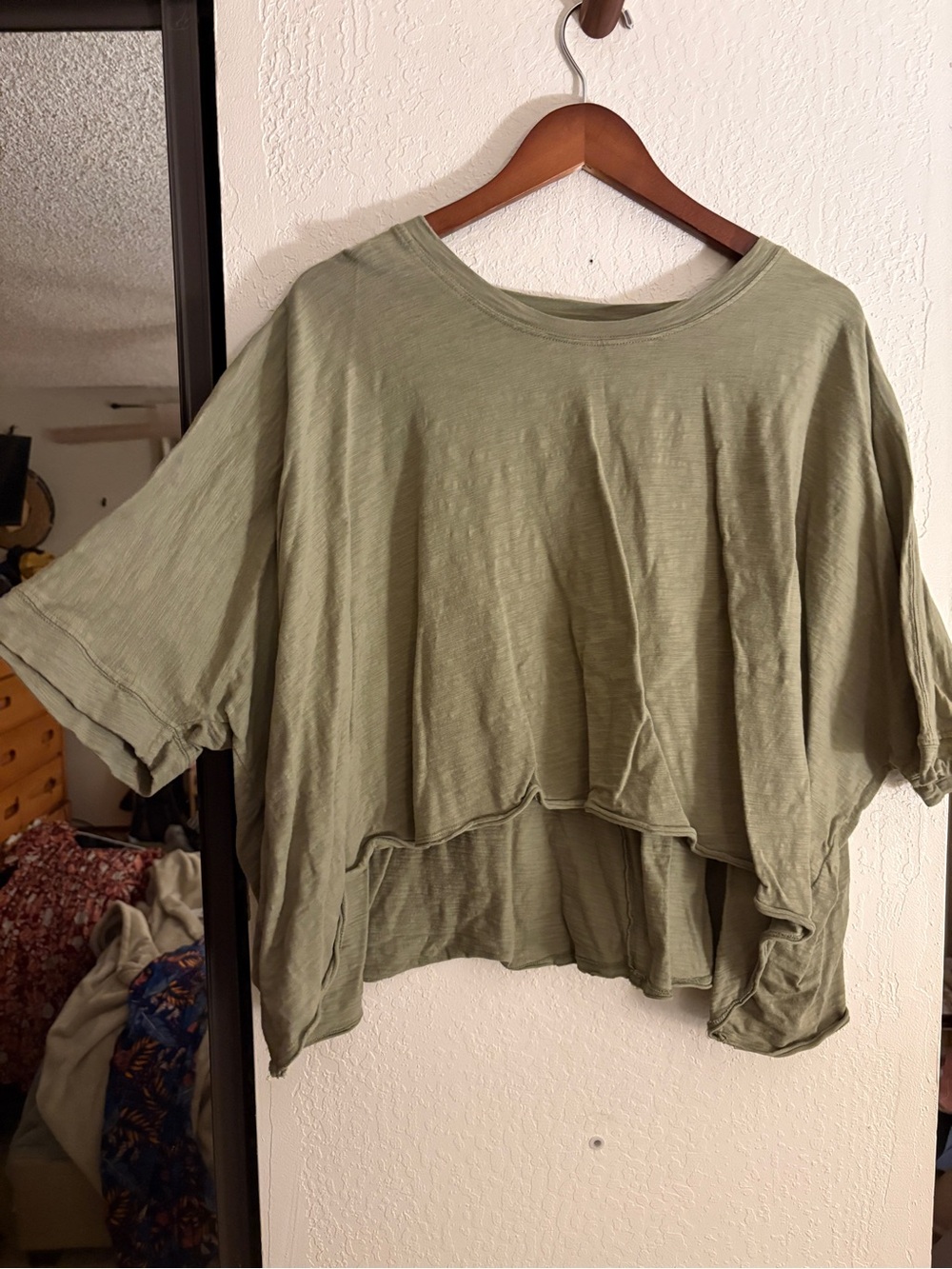 Relaxed Short-Sleeve Oversized Crop Top in Olive Green